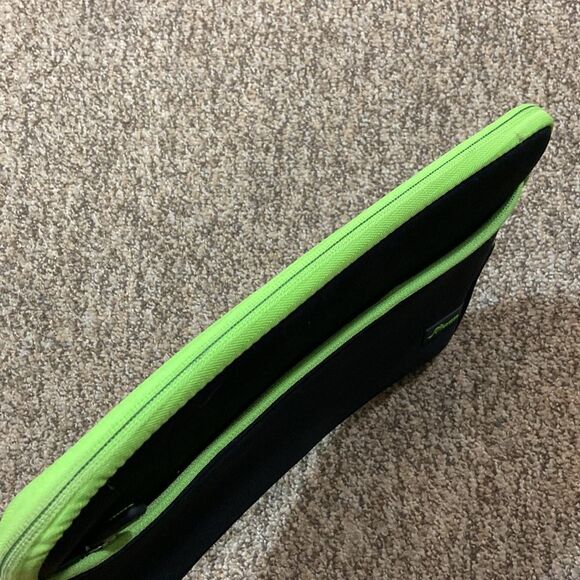 Stylish Black and Green Tablet Sleeve with Protective Padding - Picture 6 of 13